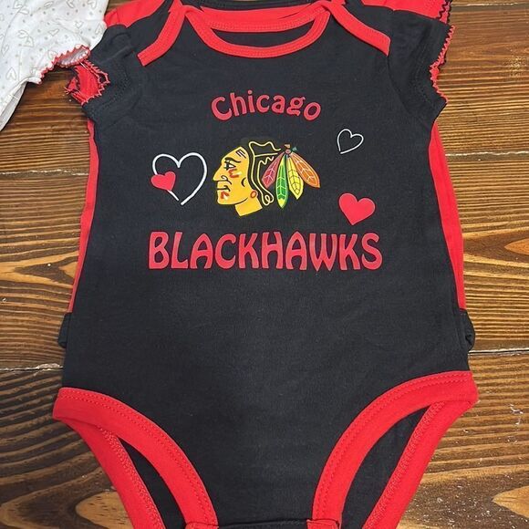 NWT NHL Chicago Blackhawks 3 Baby Girl Onesies Size 6/9 months - Picture 3 of 5
